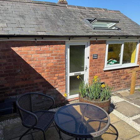 Cherry Cottage Retro Stay, Stourport Екстериор снимка
