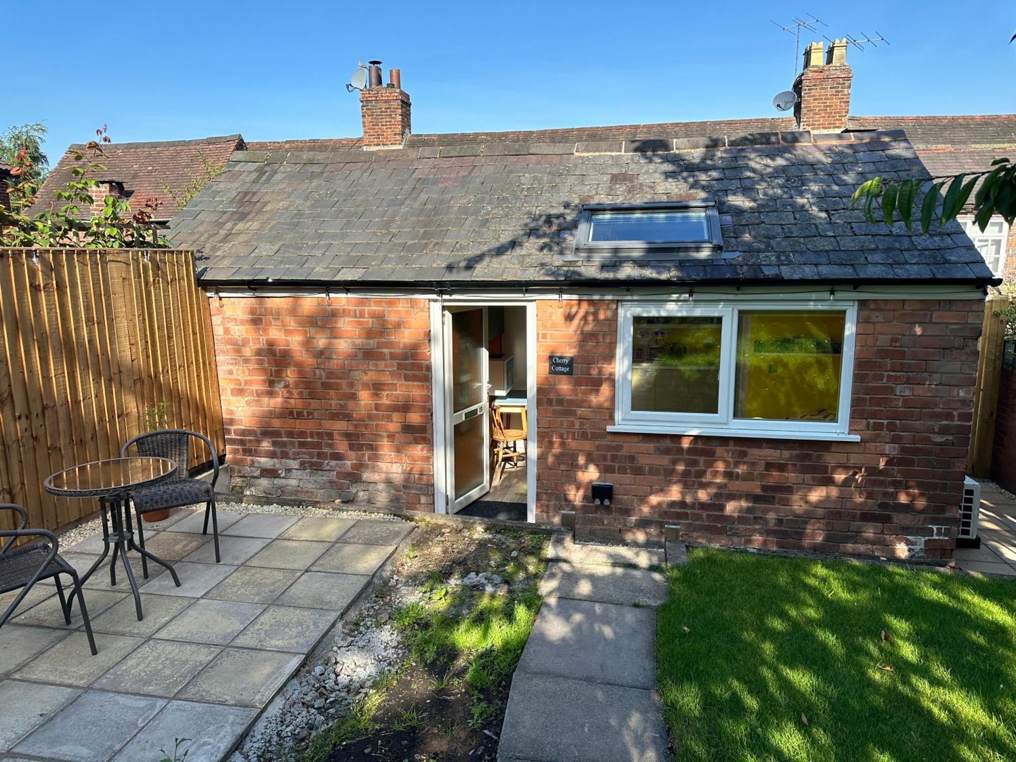 Cherry Cottage Retro Stay, Stourport Екстериор снимка