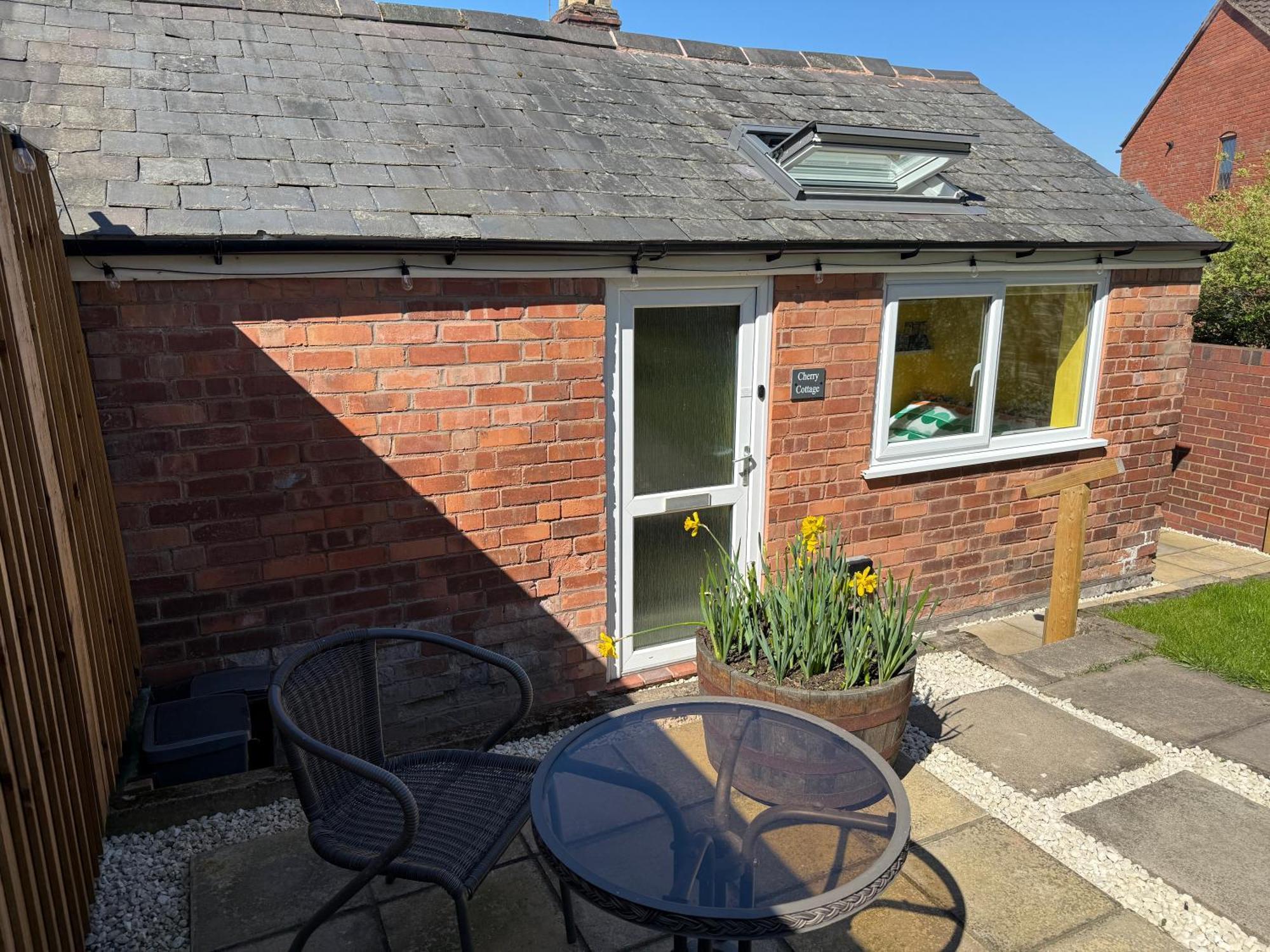 Cherry Cottage Retro Stay, Stourport Екстериор снимка